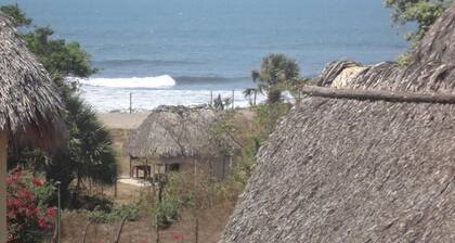 3-bedroom house in Cool El Manzano Número 1 with WiFi 100 steps to the Pacific.