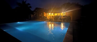 3-bedroom house in Cool Manzano Número 1 with large pool steps to the Pacific.