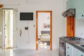 Micro-ondes, four, plaque de cuisson
