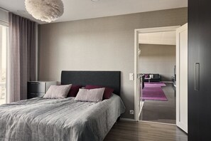 4 bedrooms, desk, iron/ironing board, free WiFi