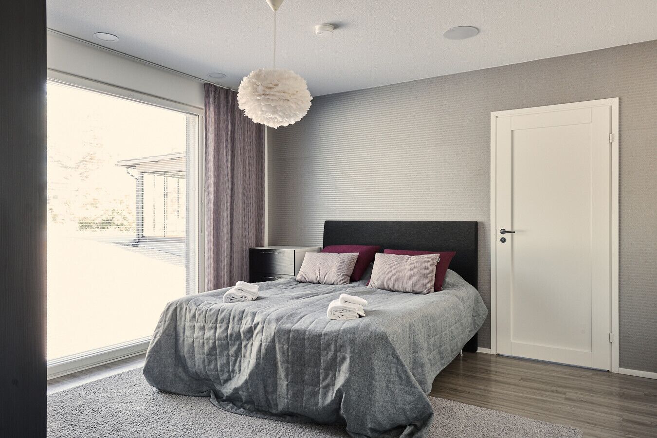 4 makuuhuonetta, työpöytä, silitysrauta/-lauta, ilmainen Wi-Fi