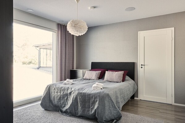 4 Schlafzimmer, Schreibtisch, Bügeleisen/Bügelbrett, kostenloses WLAN