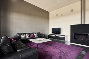 Smart TV - Platinum Swing - 4BR Villa with Panorama Views (Naantali)