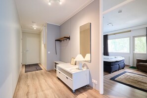 2 Schlafzimmer, Reisekinderbett, kostenloses WLAN, Bettwäsche