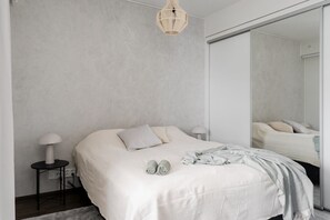 1 soverom, skrivebord, strykejern/-brett og wi-fi (inkludert)