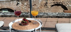 Outdoor dining - In the centre of Olhão, Parking, Pool, BBQ, A/C, 3 min walk from the Pier (Olhão)