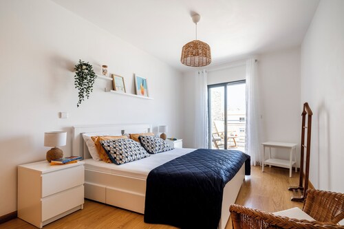 In the centre of Olhão, Parking, Pool, BBQ, A/C, 3 min walk from the Pier