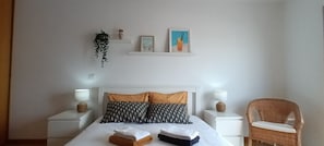2 chambres, fer et planche à repasser, lit parapluie, Wi-Fi gratuit