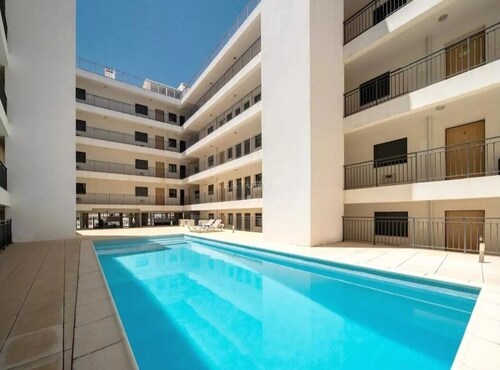 In the centre of Olhão, Parking, Pool, BBQ, A/C, 3 min walk from the Pier