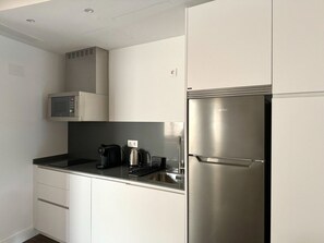 Fridge, microwave, dishwasher, coffee/tea maker