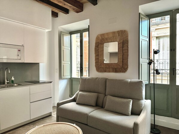 TV - CavaBajaSuites 303 PARQUE DEL RETIRO (Madrid)