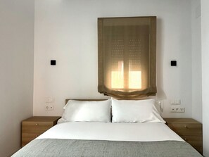 In-room safe, iron/ironing board, free WiFi, bed sheets - CavaBajaSuites 301 PLAZA MAYOR (Madrid)