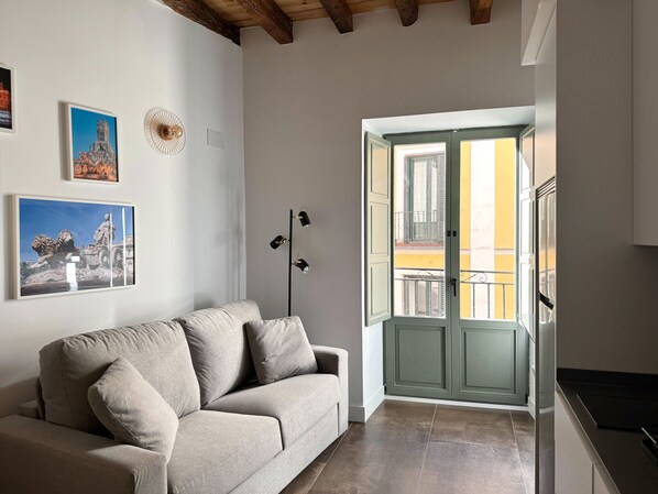 TV - CavaBajaSuites 202 FUENTE DE LA CIBELES (Madrid)