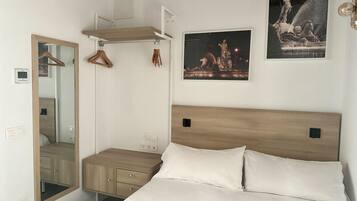 Zimmersafe, Bügeleisen/Bügelbrett, kostenloses WLAN, Bettwäsche