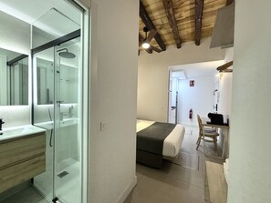 In-room safe, iron/ironing board, free WiFi, bed sheets