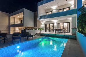 Et oppvarmet basseng