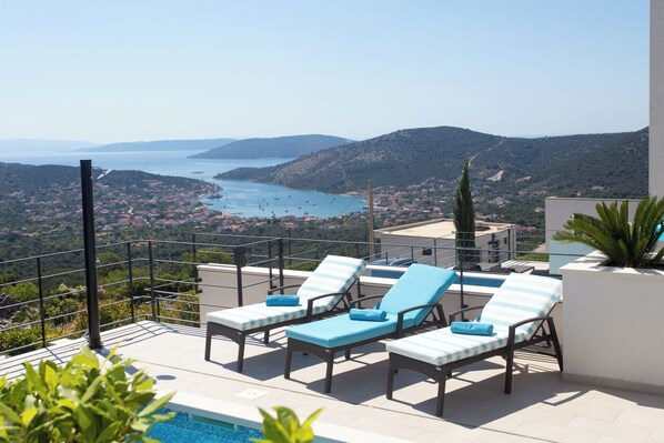 A heated pool - Villa Lemon Tree with panoramic seeview and private pool in a fantastic position (Vinišce)