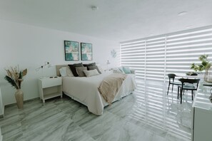 1 chambre, bureau, fer et planche à repasser, Wi-Fi