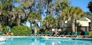 Indoor pool, outdoor pool - SPECIAL‼️ COASTAL COTTAGE SLEEPS 4 SWIMMING, FISHING, TURTLE TOURS, GOLF, BIKING (Edisto Island)