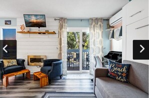 Smart TV, fireplace - 🌴Book Now For Summer 🌴10% Off A Week Stay🌞Beach is approx 1 mile🌴 sleeps 2-4 (Edisto Island)