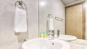 Apartment, 2 Schlafzimmer, Raucher, Terrasse | Badezimmer