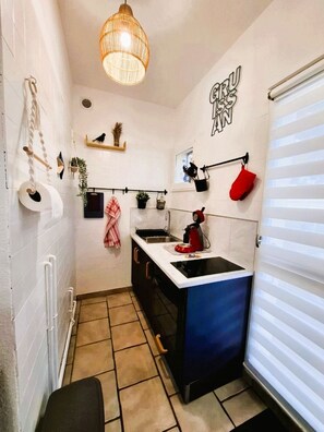 Private kitchen - Air-conditioned seaside garden level with large terrace (Gruissan)