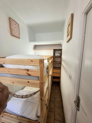 2 bedrooms