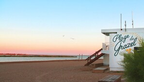 Beach - Air-conditioned seaside garden level with large terrace (Gruissan)