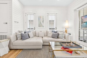 Cottage (2 Bedrooms) | Front of property