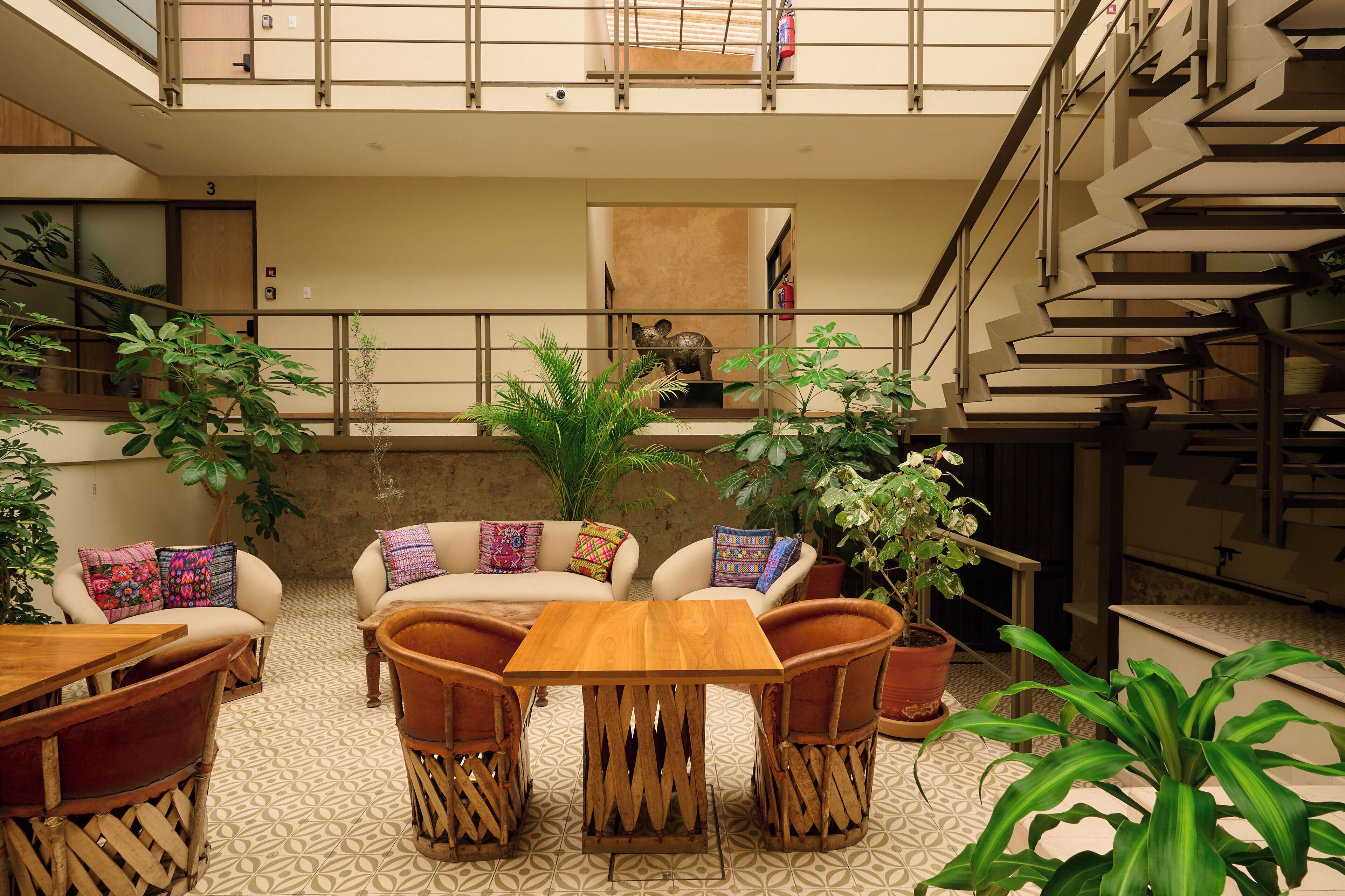 En 40-tommers Flatskjerm-TV med digitale kanaler samt Netflix