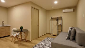 Basic Studio | Living area | 40-inch flat-screen TV with digital channels, Netflix