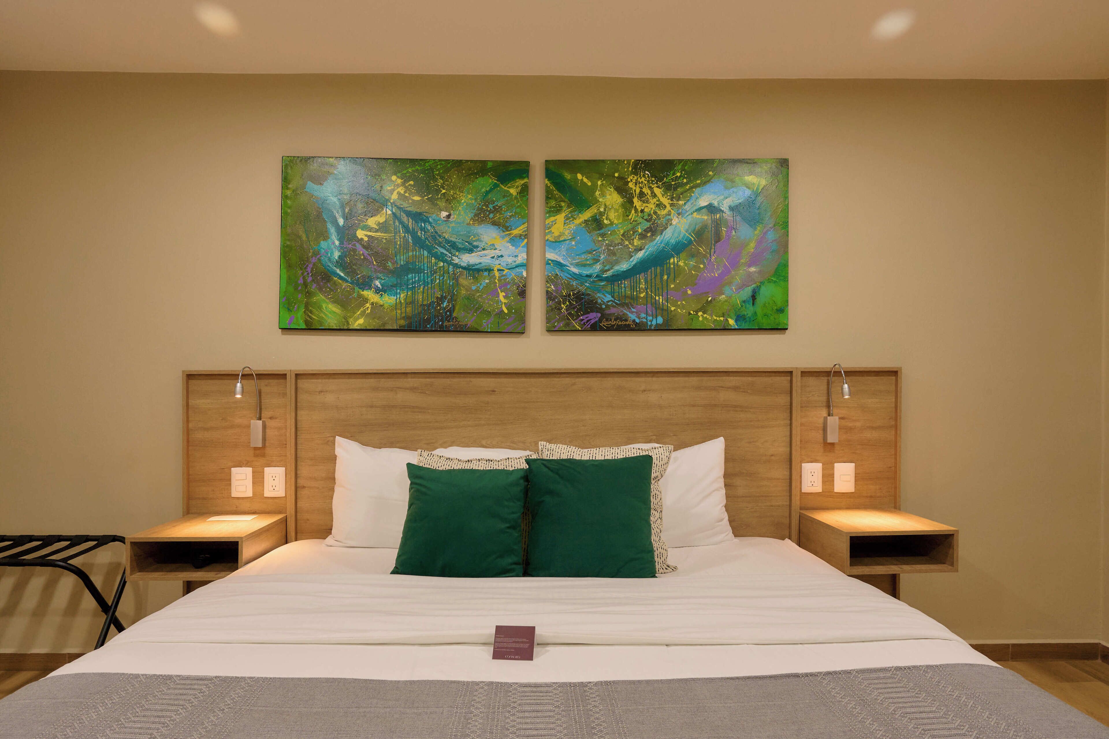 Rom – basic, balkong | Safe på rommet, skrivebord, wi-fi (inkludert) og sengetøy