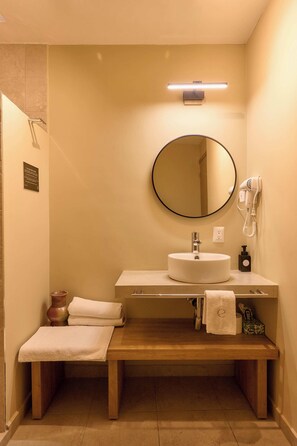 Basic Studio | Bathroom