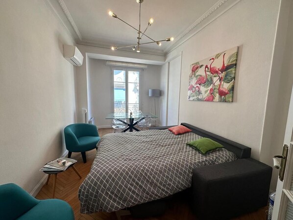 2 bedrooms, iron/ironing board, WiFi, bed sheets