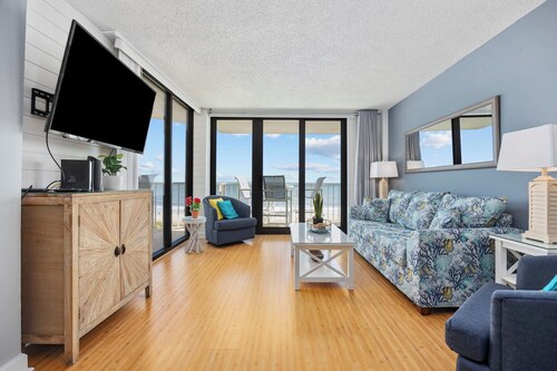 Ocean Front 3 Bedroom Condo - New Listing w low nightly rates!