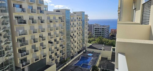 Sea View - AC, pool & gym - Concórdia