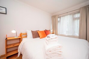 2 habitaciones, escritorio, tabla de planchar con plancha y wifi gratis