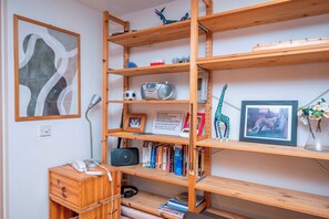 Interior - Spacious 2BR w/ Free Parking & Patio | Near Tube - Pass the Keys (London)