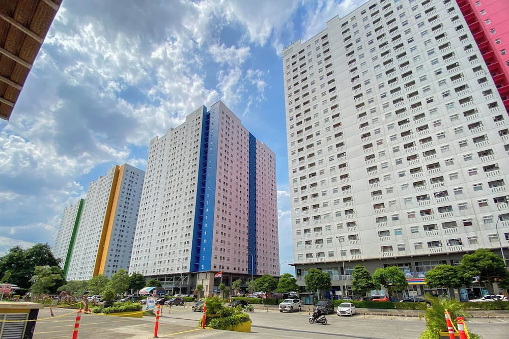 2Br Green Pramuka City Apartment Near Shopping Center
