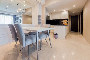 Standard Apartment | Dining room - Cozy Living 2Br Apartment At 21St Floor Branz Bsd City (Pagedangan)