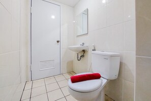 Standard Apartment | Bathroom