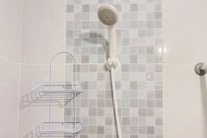 Standard Apartment | Bathroom
