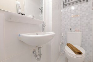 Standard Apartment | Bathroom