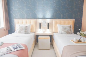 1 bedroom, bed sheets