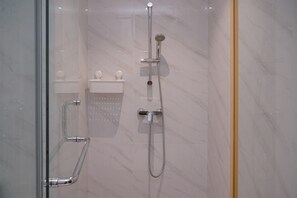 Standard-Apartment | Badezimmer