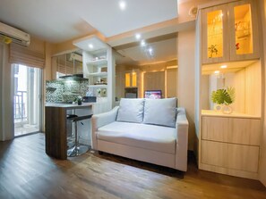 Standard Apartment | 2 bedrooms, desk - Best And Homey 2Br At Bassura City Apartment (Jakarta)