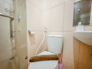 Standard Apartment | Bathroom