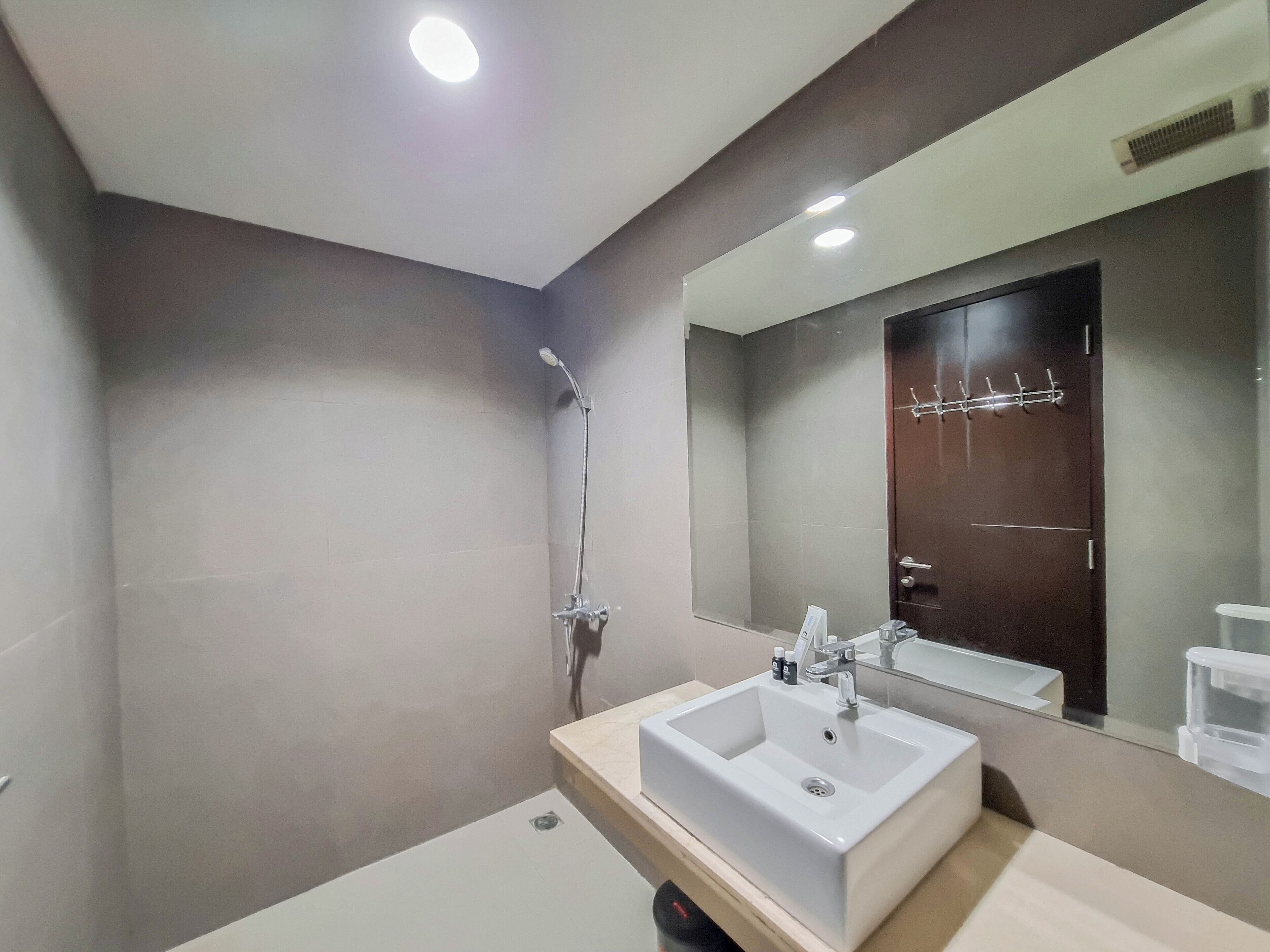 Standard Apartment | Bathroom