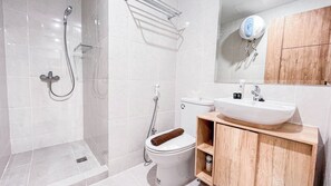 Standard-Apartment | Badezimmer