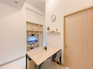 Standard Apartment | Dining room - Cozy Living 2Br Apartment Tokyo Riverside (Teluknaga)
